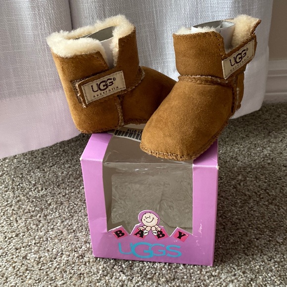 Infants baby ugg boots small 0-8 mo. Chestnut NIB - Picture 1 of 6